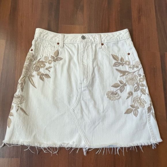 Abercrombie & Fitch White Mini Skirt with Tan Floral Embroidery - Picture 1 of 9